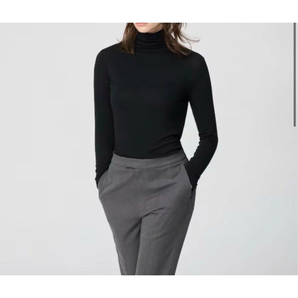 Uniqlo Heattech Lightweight Turtleneck Long-Sleeve T-Shirt Size Medium
